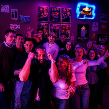 Party-Stimmung in der CoooL Music Bar Berlin